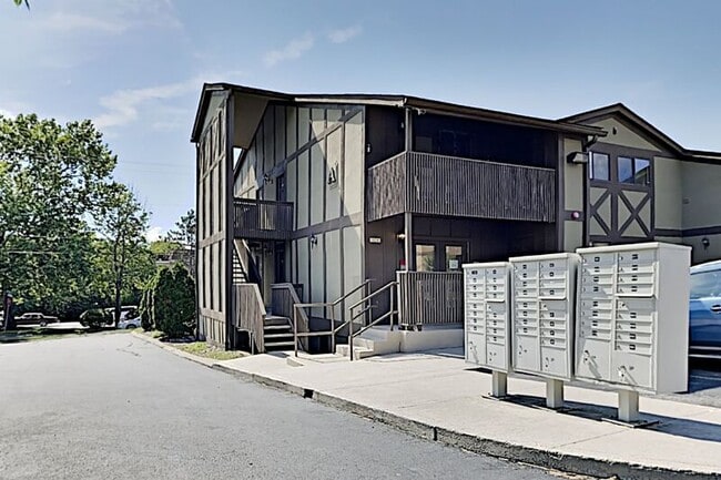 Building Photo - 525 N Dupont Ave