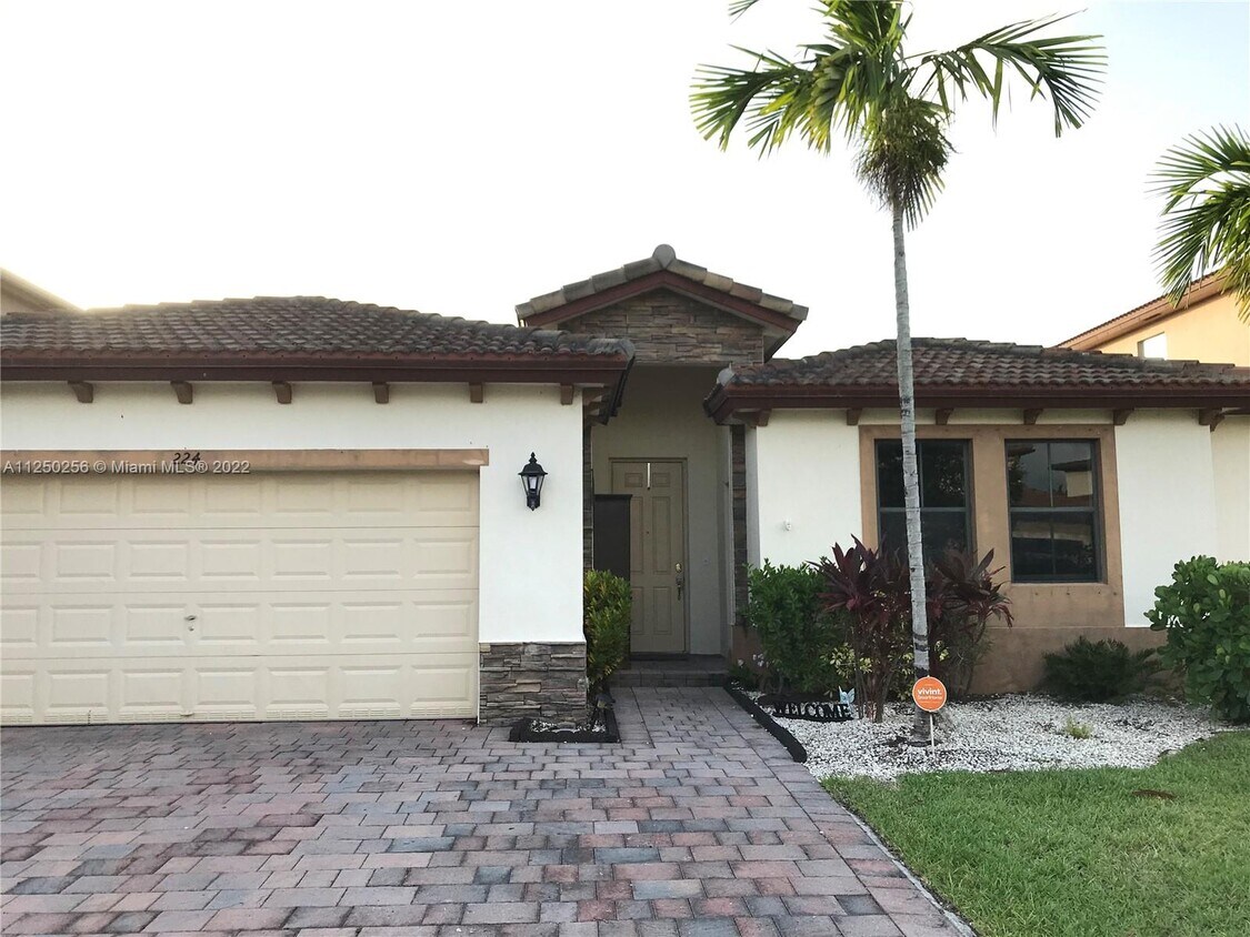 Foto principal - 224 SE 36th Ave