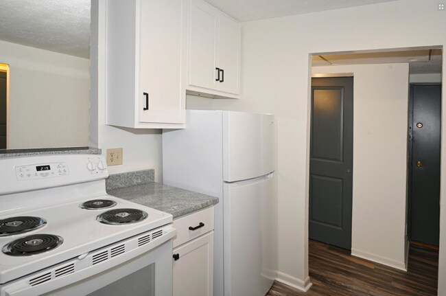 Building Photo - 5462 Beechmont Ave