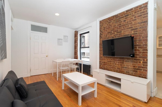 Building Photo - 322 E 93rd St