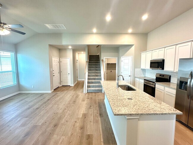 Foto del edificio - Luxury 2-Story, 4-Bed/ 2.5-Bath Duplex in ...