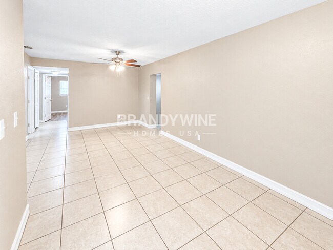 Foto del edificio - 11103 N 27th St