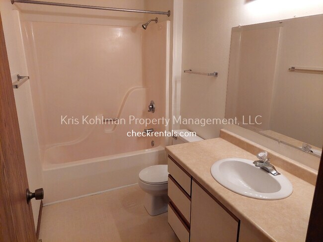 Building Photo - 1265 S Forest Ln