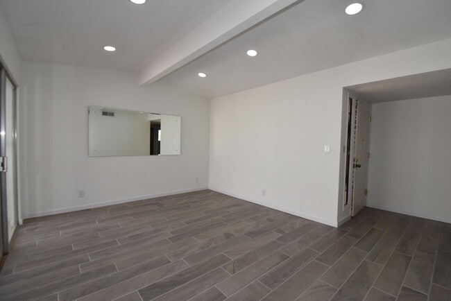 Building Photo - 9545 Pistacio St