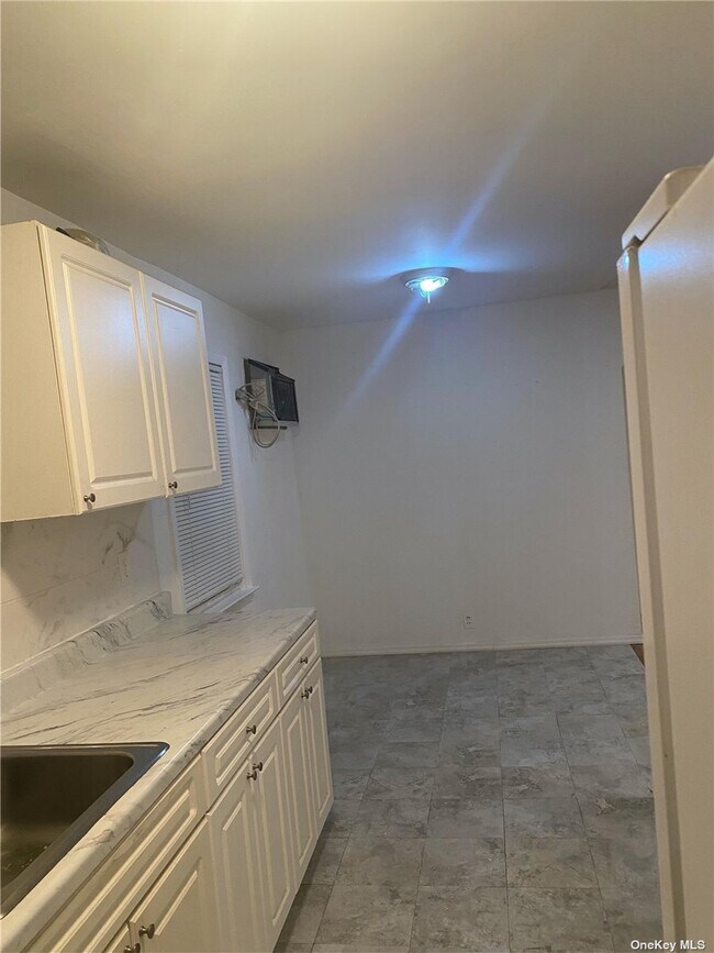 Foto del edificio - 82-65 241st St