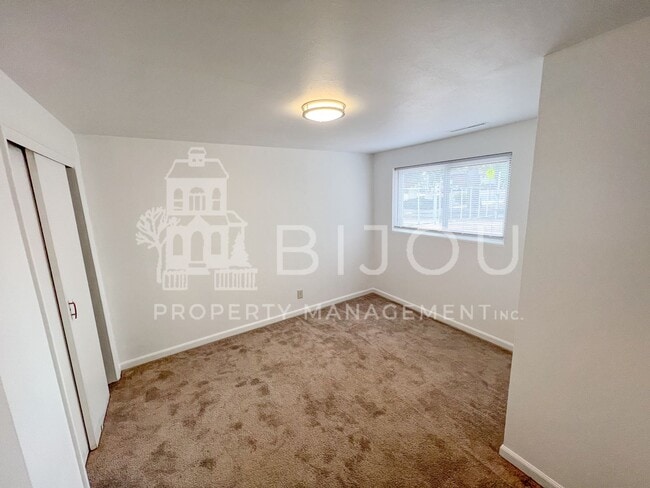 Building Photo - 4418 N Chestnut St