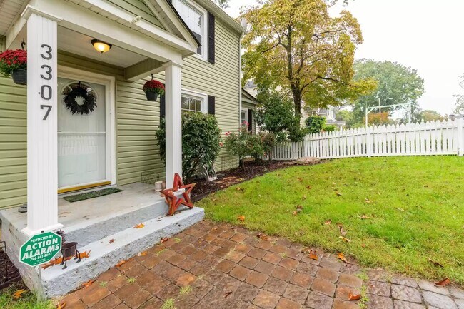 Building Photo - 3307 Windsor Ct