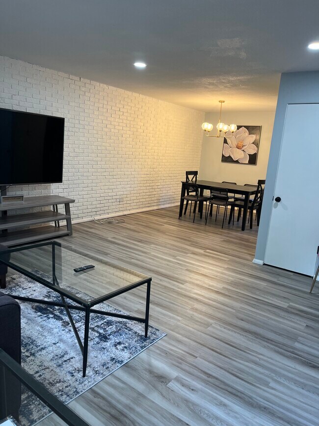 Dining - 3038 Westfield Dr