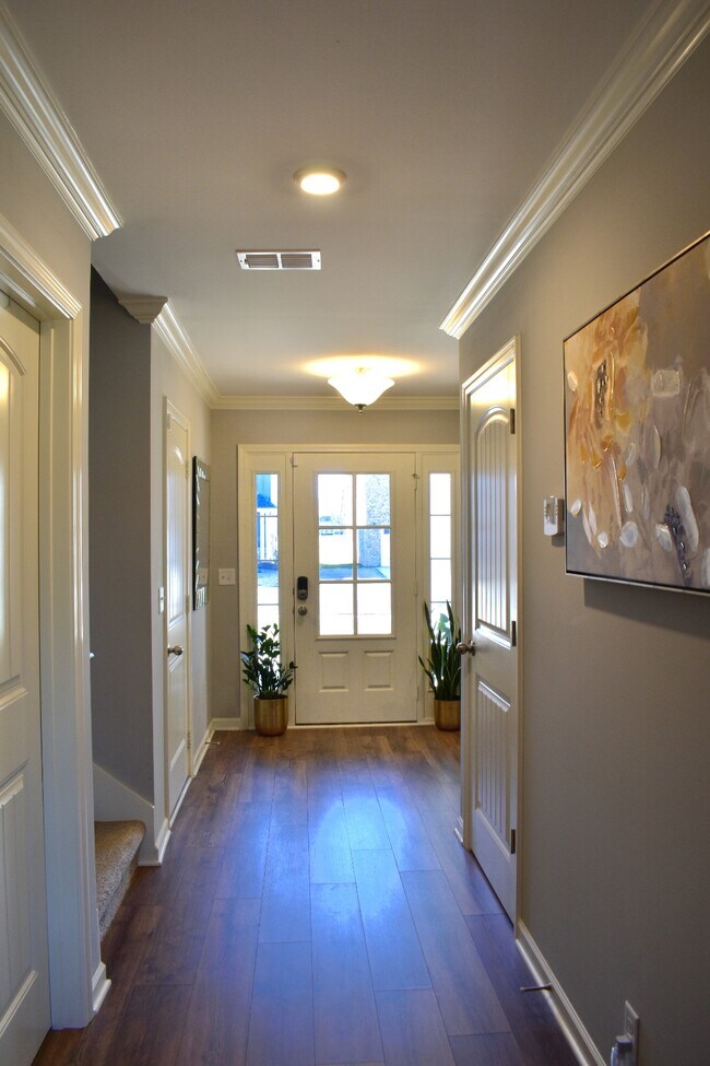 Building Photo - 2431 Hollis Dr
