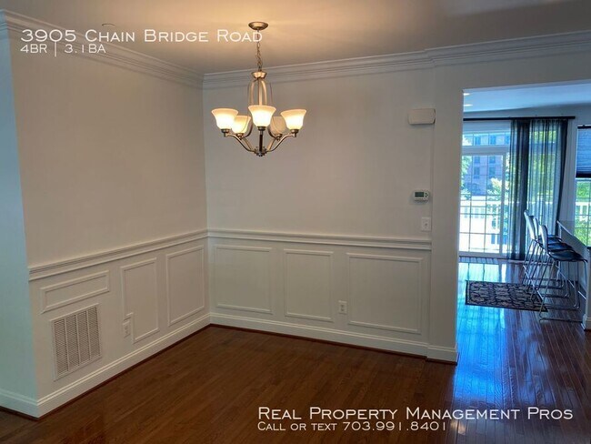 Building Photo - 3905 Chain Bridge Rd