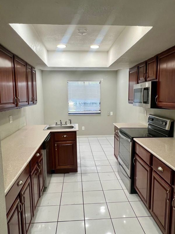 Building Photo - 3880 Villa Rose Ln