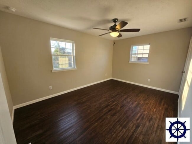 Foto del edificio - 923 Green Tree Rd