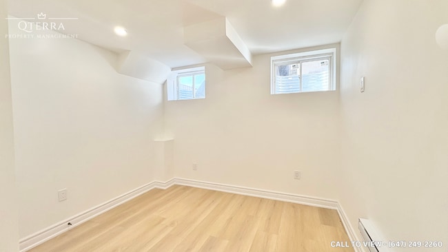 Building Photo - 950 Matthew Murray Cres