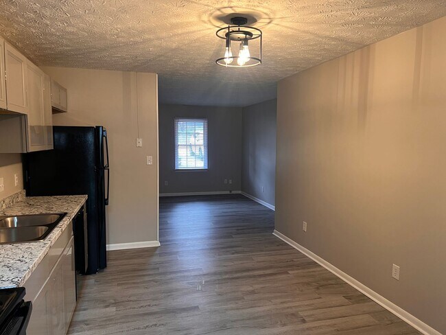 Building Photo - 2 bedroom duplex for rent - Available Now