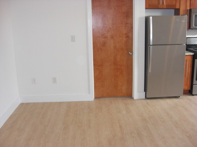 Foto del edificio - 2737 W Girard Ave