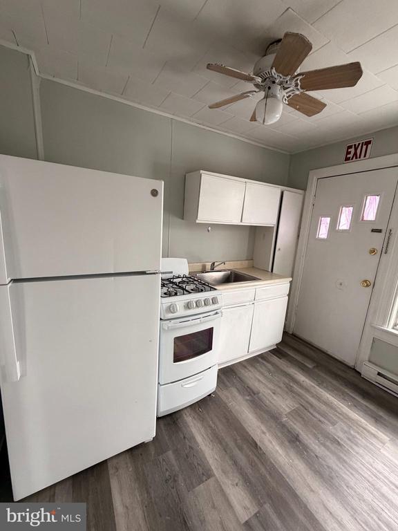 Building Photo - 402 Cinnaminson Ave