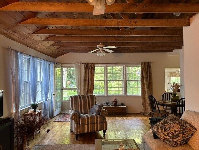 Foto del edificio - 89 Florida Hill Rd