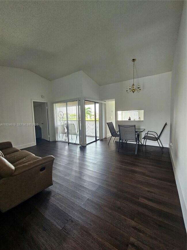 Foto del edificio - 1002 Adams Ave