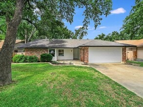 Building Photo - 10050 Woodland Village Dr