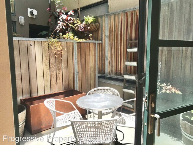 Building Photo - 1 br, 1.5 bath House - 2600 18th Street, #12