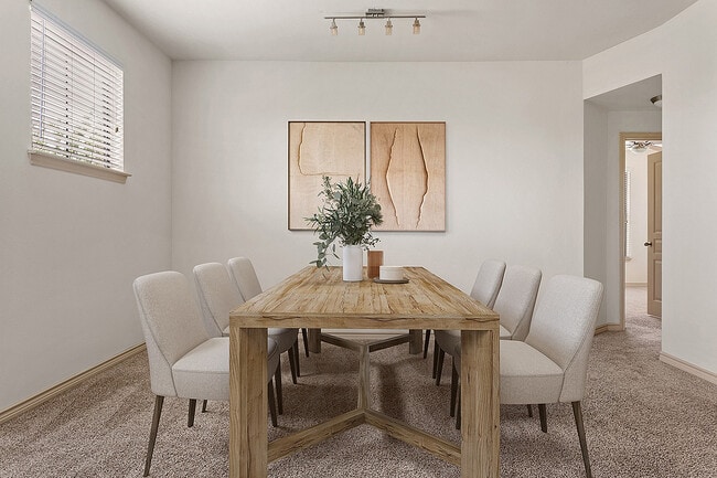 Building Photo - Stonebriar Pines