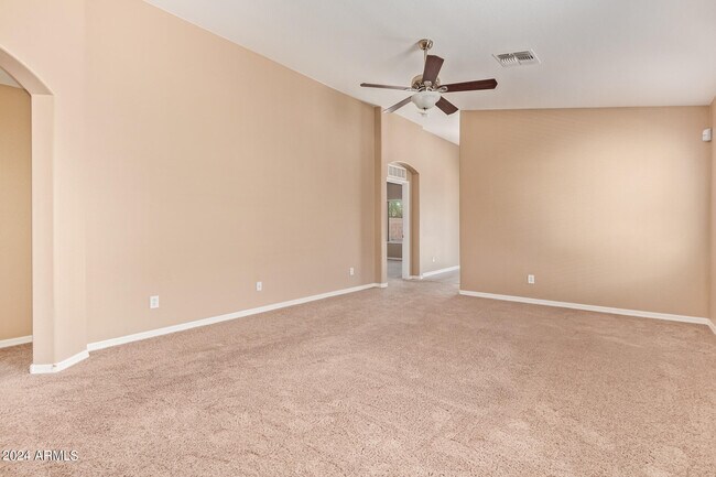 Building Photo - 6642 E Flynn Ave