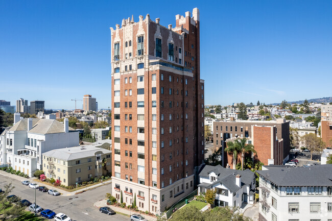 Building Photo - The Bellevue Staten