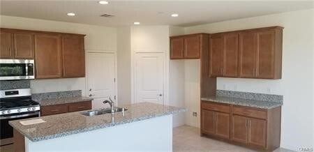 Building Photo - 2812 E Clementine Dr