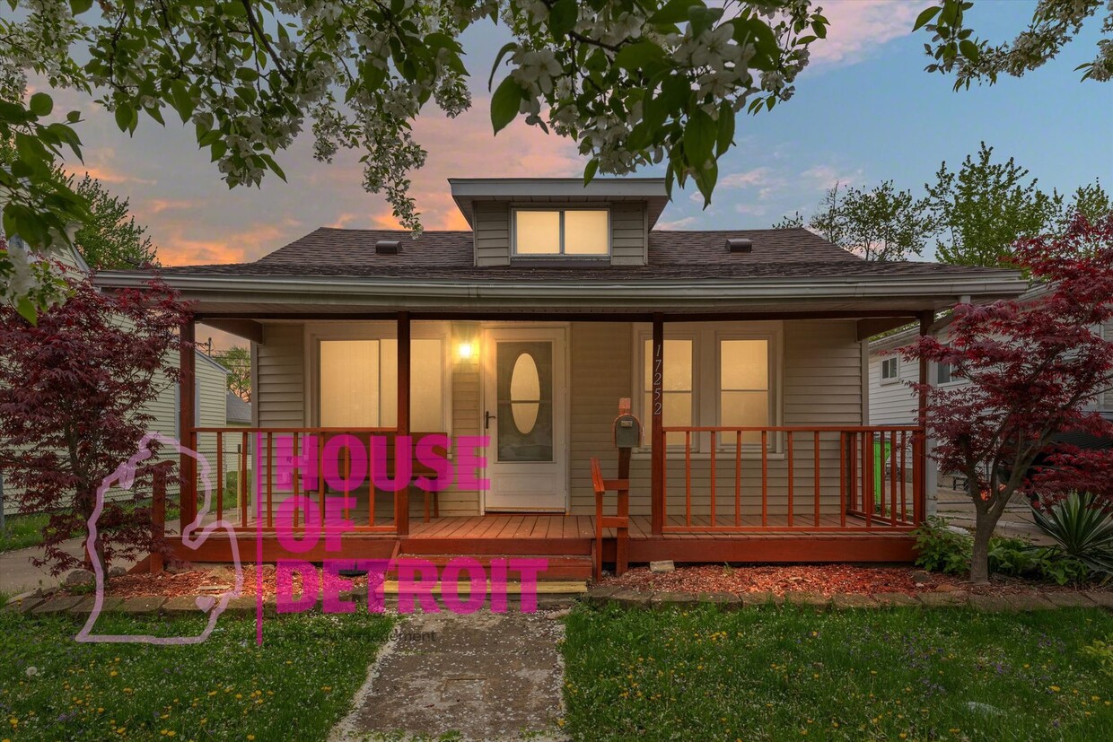 Primary Photo - 2 BEDROOM | 1 BATH | FREE PRE SCREEN