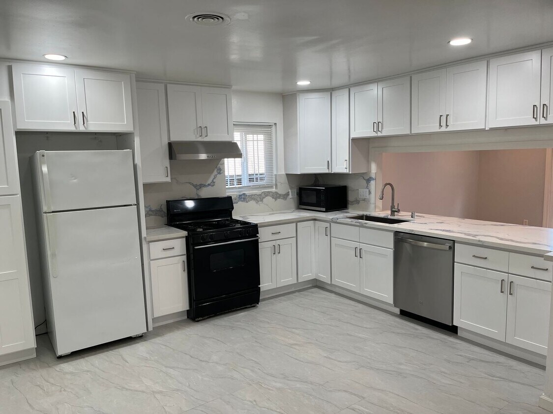 4 bedroom home now available in South San Jose near Hellyer County Park! - 4 bedroom home now available in South San Jose near Hellyer County Park!