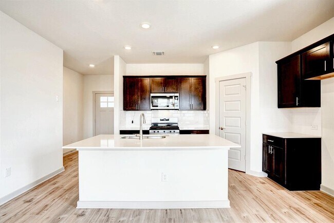 Foto del edificio - 10600 Seguin St