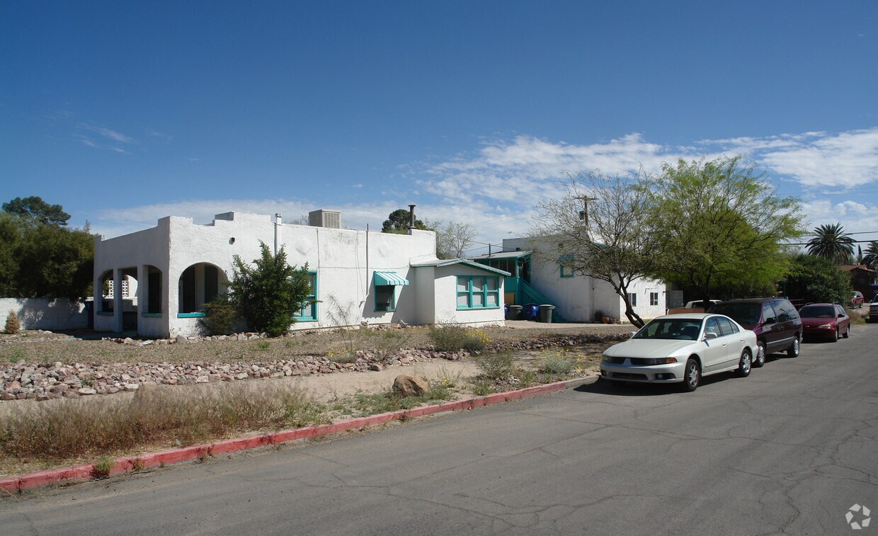 Primary Photo - 1702 E 8th St