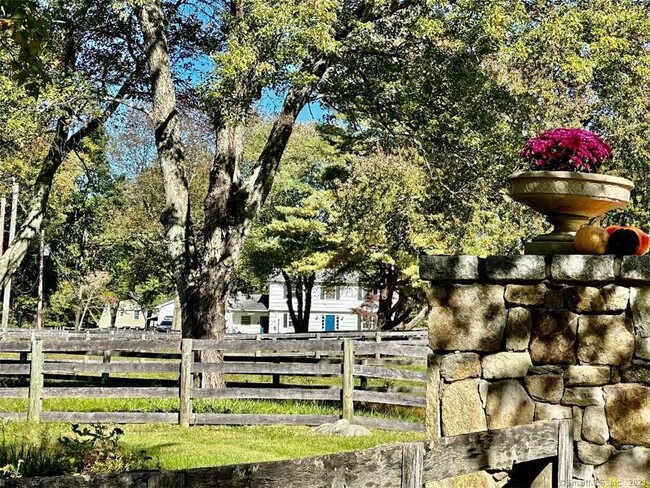 Foto del edificio - 120 Eden Hill Rd