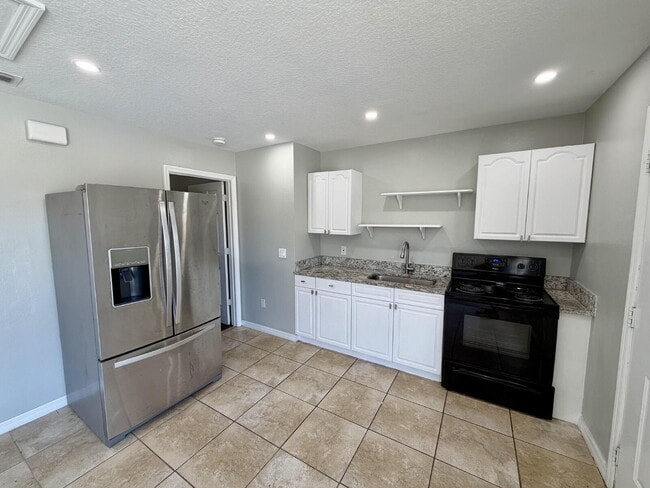 Photo - Cozy 1-Bedroom in Davenport – Utilities Included | $1,100/mo Apartment