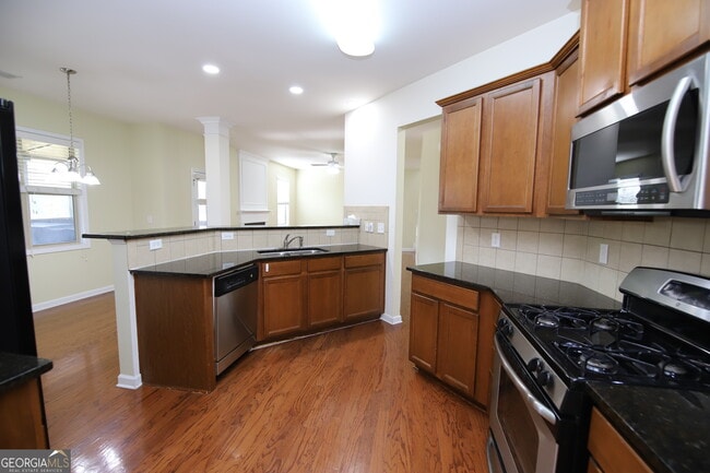 Building Photo - 330 Glenhaven Dr