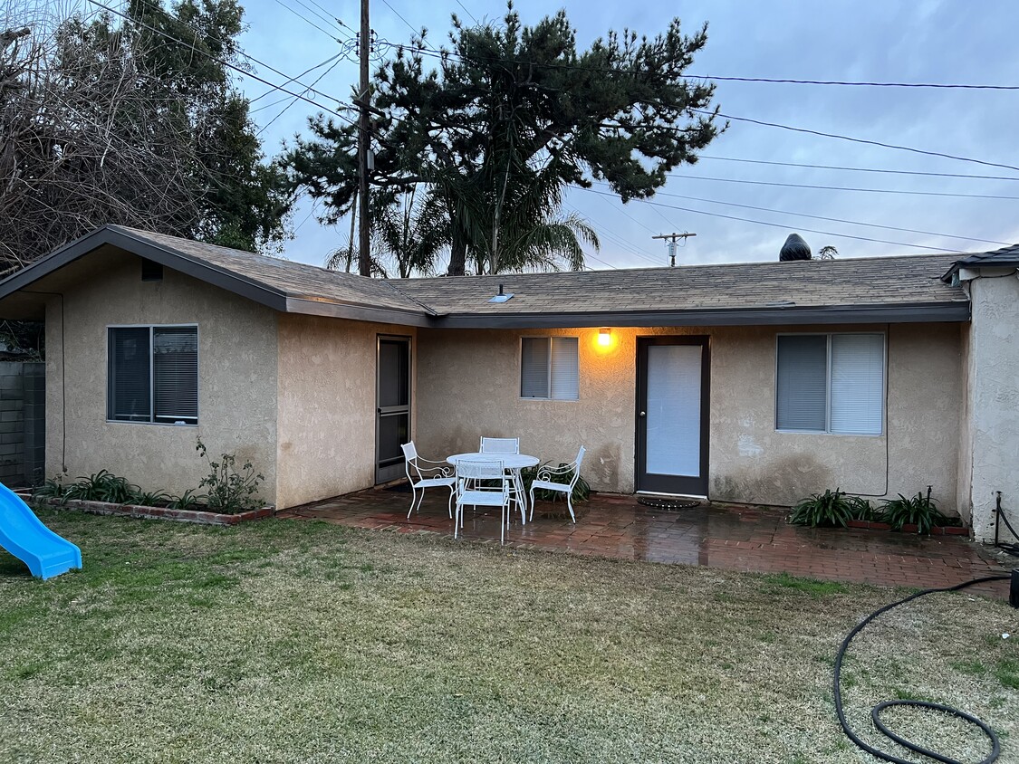 Whole guest house front view - 7822 Genesta Ave