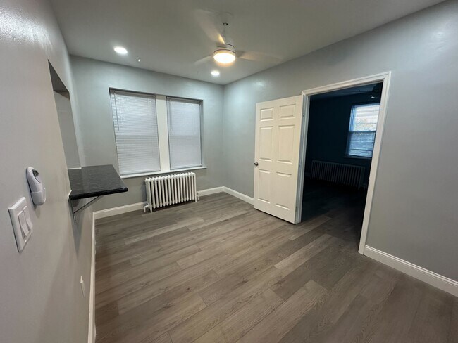 Building Photo - 6236 Hasbrook Ave