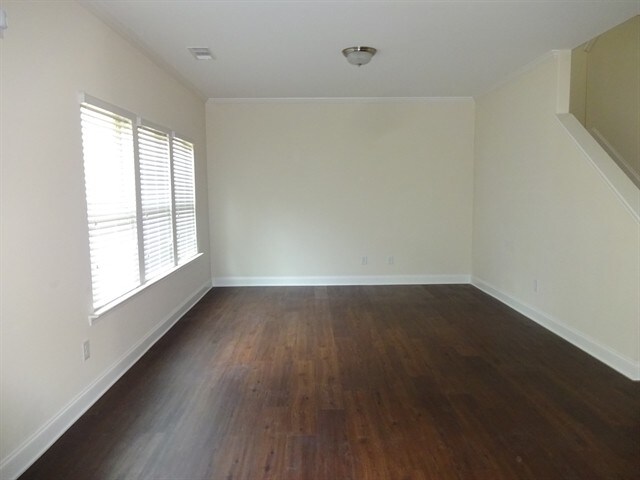 Building Photo - 2049 Greenfern Court