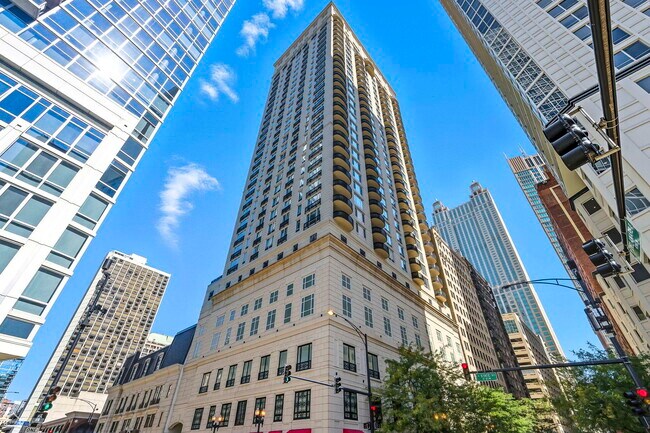 Foto del edificio - 10 E Delaware Pl