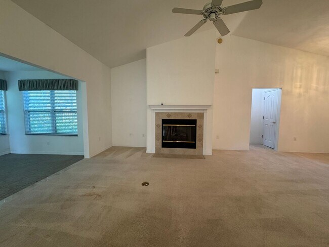 Building Photo - Charming 3-Bedroom Home in Broadmoor – Mov...