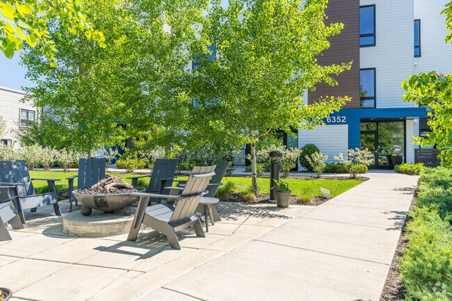 Building Photo - Lyndale Gardens Townhomes