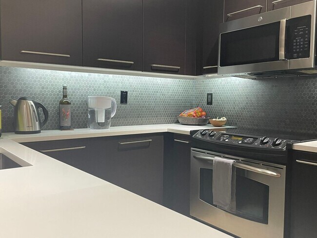 Building Photo - Move in Special, $1150 off 1st months rent...