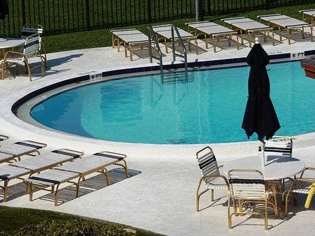 Piscina - 700 Layne Blvd