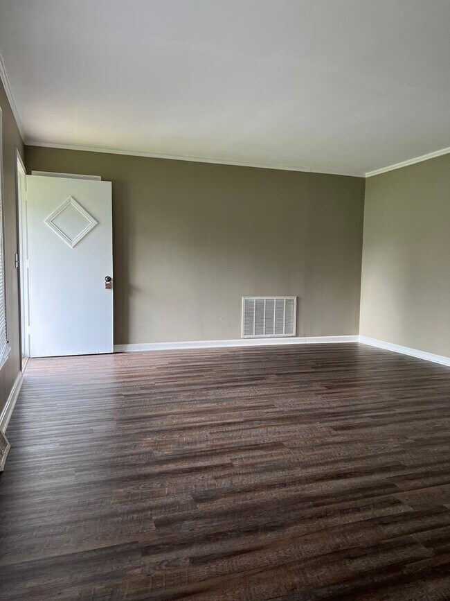 Foto del edificio - 3 br, 1 bath House - 911 E Lee St