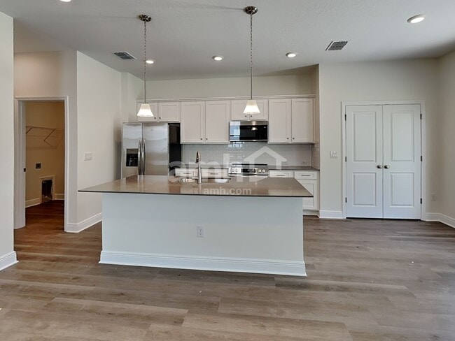 Foto del edificio - 27070 St Andrews Ave