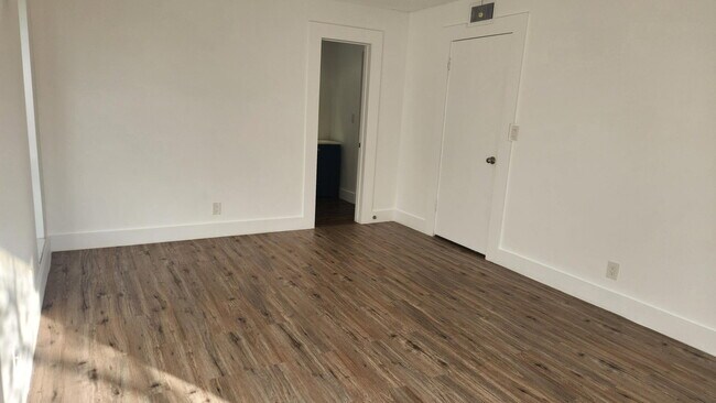 Foto del edificio - 517 Dotterel Rd