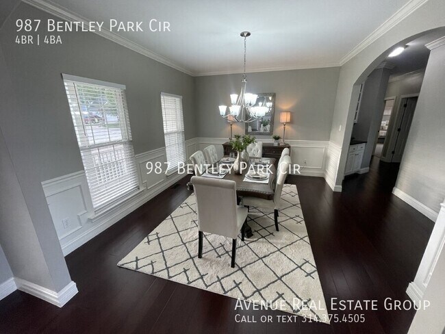 Foto del edificio - 987 Bentley Park Cir