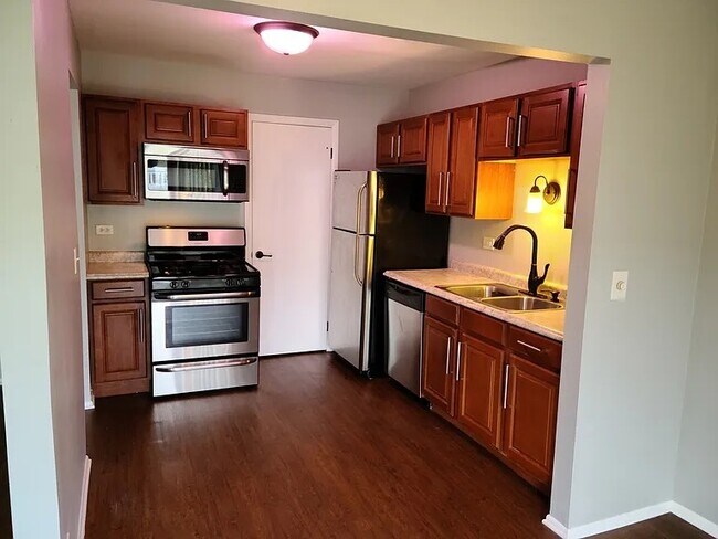 Foto del edificio - 221 Hawthorne Ct