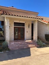 Building Photo - 308 Lucy Ln