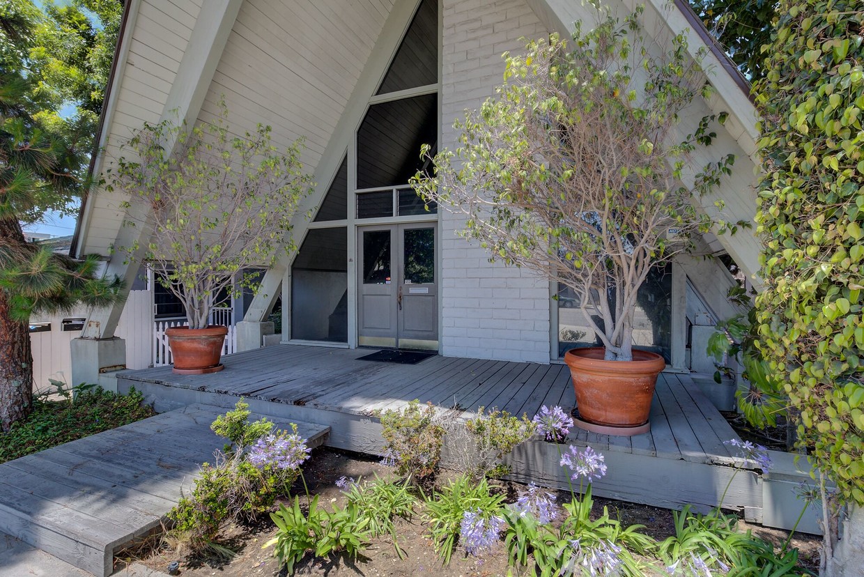 Foto principal - 917 Manhattan Beach Blvd